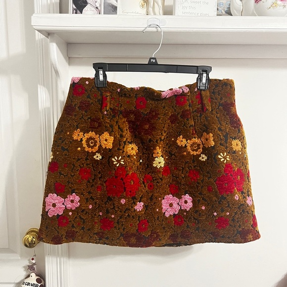 FINAL PRICE Urban Outfitters Kimchi Blue Tapestry Skirt - Picture 2 of 10